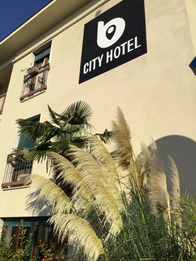B City Hotel Μπαρντολίνο Δωμάτιο φωτογραφία